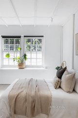 https://images.listonce.com.au/custom/160x/listings/98-lennox-street-richmond-vic-3121/188/01333188_img_09.jpg?_hJ9kxRvNV8