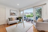 https://images.listonce.com.au/custom/160x/listings/98-marianne-way-mount-waverley-vic-3149/332/01496332_img_05.jpg?uyhcNIWQfCc