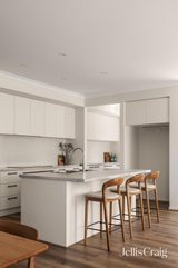 https://images.listonce.com.au/custom/160x/listings/98-rene-street-preston-vic-3072/588/01980588_img_20.jpg?Bn9z3YECvNc