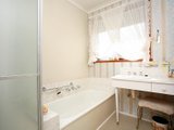 https://images.listonce.com.au/custom/160x/listings/98-thomas-street-ringwood-vic-3134/270/00620270_img_03.jpg?PRiSkCuDmxA