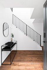 https://images.listonce.com.au/custom/160x/listings/99a-beaconsfield-parade-northcote-vic-3070/070/01719070_img_11.jpg?bRew4mKBzNk