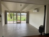 https://images.listonce.com.au/custom/160x/listings/bowen-street-malmsbury-vic-3446/098/01812098_img_09.jpg?w-BgJrfpuh8