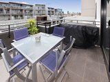 https://images.listonce.com.au/custom/160x/listings/d40152-nott-street-port-melbourne-vic-3207/237/01794237_img_02.jpg?leIuntIg30E