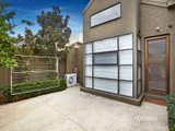 https://images.listonce.com.au/custom/160x/listings/hall-street-newport-vic-3015/072/01203072_img_09.jpg?MoStKecuu6E