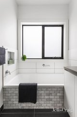 https://images.listonce.com.au/custom/160x/listings/house-260-medbury-avenue-greensborough-vic-3088/134/01938134_img_11.jpg?3wj6GVatLwg