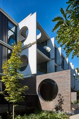 https://images.listonce.com.au/custom/160x/listings/penthouse-20165-mcilwrick-street-prahran-vic-3181/525/01820525_img_19.jpg?12x5UpfdXo4