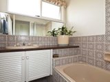 https://images.listonce.com.au/custom/160x/listings/unit-2277-roslyn-road-highton-vic-3216/298/01699298_img_04.jpg?zotuwqADi90