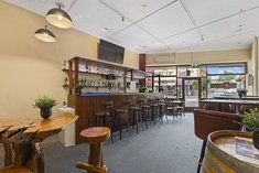 		
                158         High         Street     Kew
