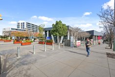 		
                2001-2003/766         Toorak         Road     GLEN IRIS