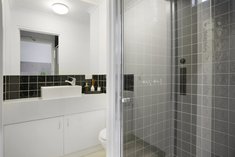 		
                28/255         Drummond         Street     CARLTON