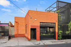 		
                8         Hilton         Street     CLIFTON HILL