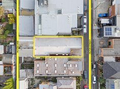 		
                8         Hilton         Street     CLIFTON HILL