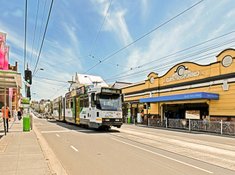 		
                Shop 10/210         Toorak         Road     SOUTH YARRA