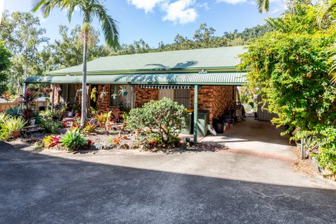 1 & 2/13 Eshelby Drive, CANNONVALE QLD 4802