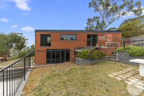 1-2/9 Castlereagh Court, LENAH VALLEY TAS 7008