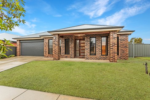 1 Aspect Drive, HUNTLY VIC 3551