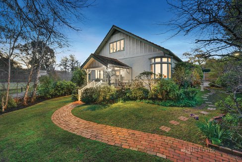 1 Avenue Athol  Canterbury 3126