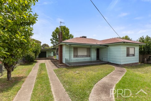 1 Bassett Street, TUMUT NSW 2720