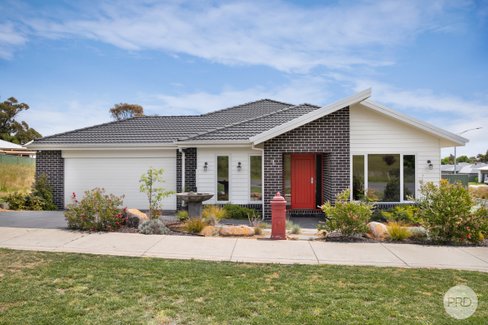 1 Boyd Court, CANADIAN VIC 3350