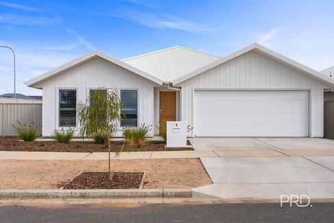 1 Callister Street, LLOYD NSW 2650