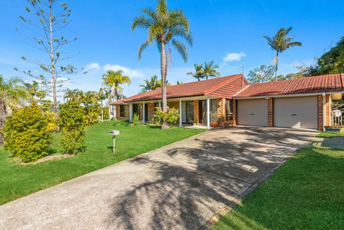 1 Capel Court, ELANORA QLD 4221