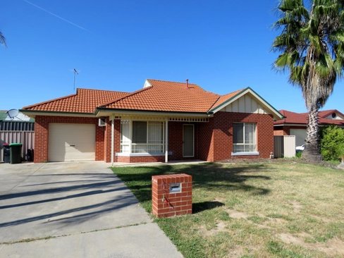 1 Chloe Court, LAVINGTON NSW 2641