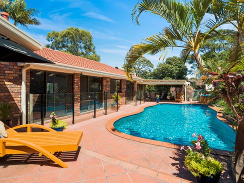 1 Coolabah Court, BANORA POINT NSW 2486