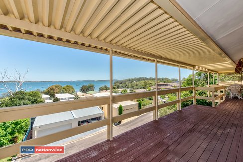 1 Corrie Parade, CORLETTE NSW 2315