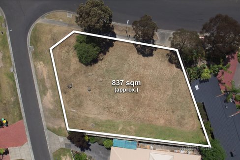1 Crea Court St Helena 3088