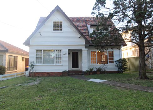 1 DIANA Avenue, ROSELANDS NSW 2196