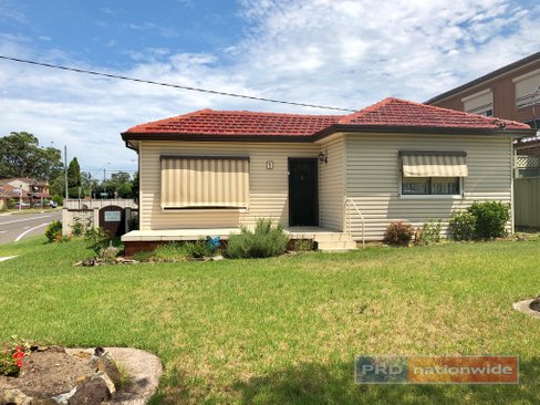 1 Doris Street, PICNIC POINT NSW 2213