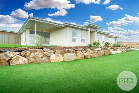 1 Dupree Boulevard, LLOYD NSW 2650