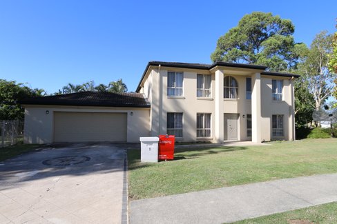 1 Eastbourne Chase, ARUNDEL QLD 4214