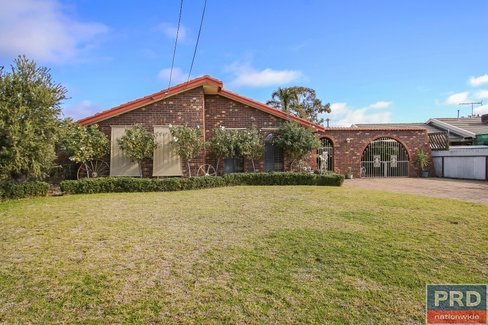 1 Fahey Crescent, CULCAIRN NSW 2660