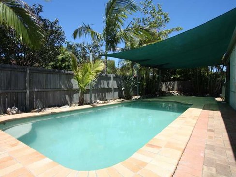 1 Grimsdyke Court, MOLENDINAR QLD 4214