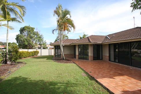 1 Gumleaf Drive, MOLENDINAR QLD 4214
