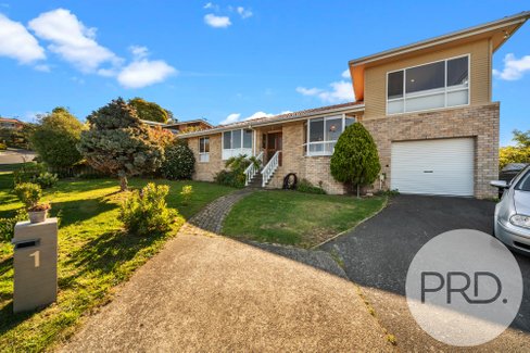 1 Illira Way, BLACKMANS BAY TAS 7052