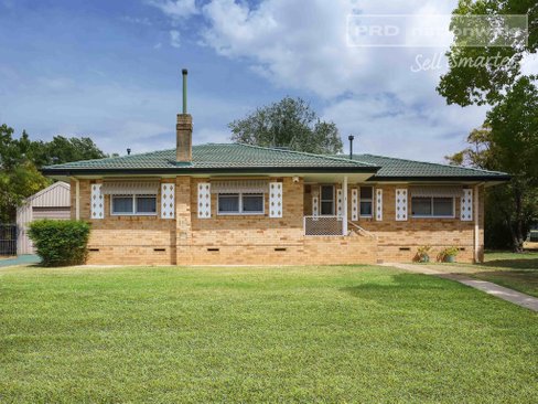 1 Immarna Place, KOORINGAL NSW 2650