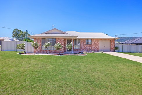 1 Iris Close, KOOTINGAL NSW 2352