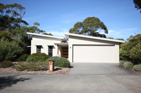 1 James Atkins Close, DUNBOGAN NSW 2443