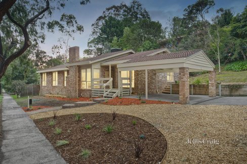 1 Jinkana Grove Eltham 3095