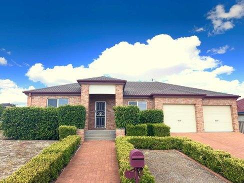 1 Kurria Close, TAMWORTH NSW 2340
