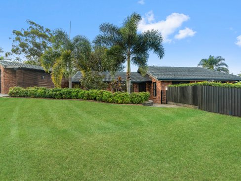 1 Larentia Street, CURRUMBIN WATERS QLD 4223