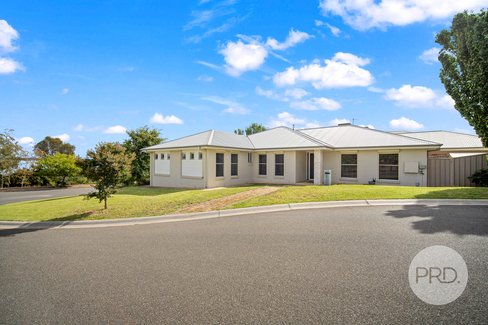 1 Larra Place, BOURKELANDS NSW 2650