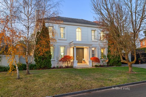 1 Lodge Close Ballarat North 3350