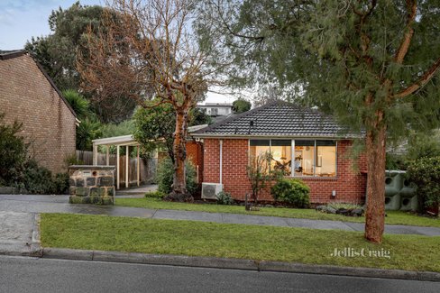1 Lowan Avenue Yallambie 3085