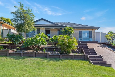 1 Nardoo Avenue, ABERGLASSLYN NSW 2320