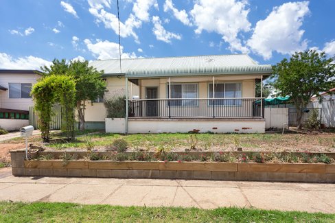 1 Northcott Parade, MOUNT AUSTIN NSW 2650