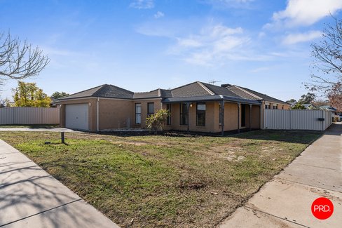 1 Ombana Court, ASCOT