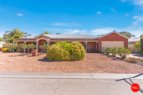 1 Parkview Court, EPSOM VIC 3551